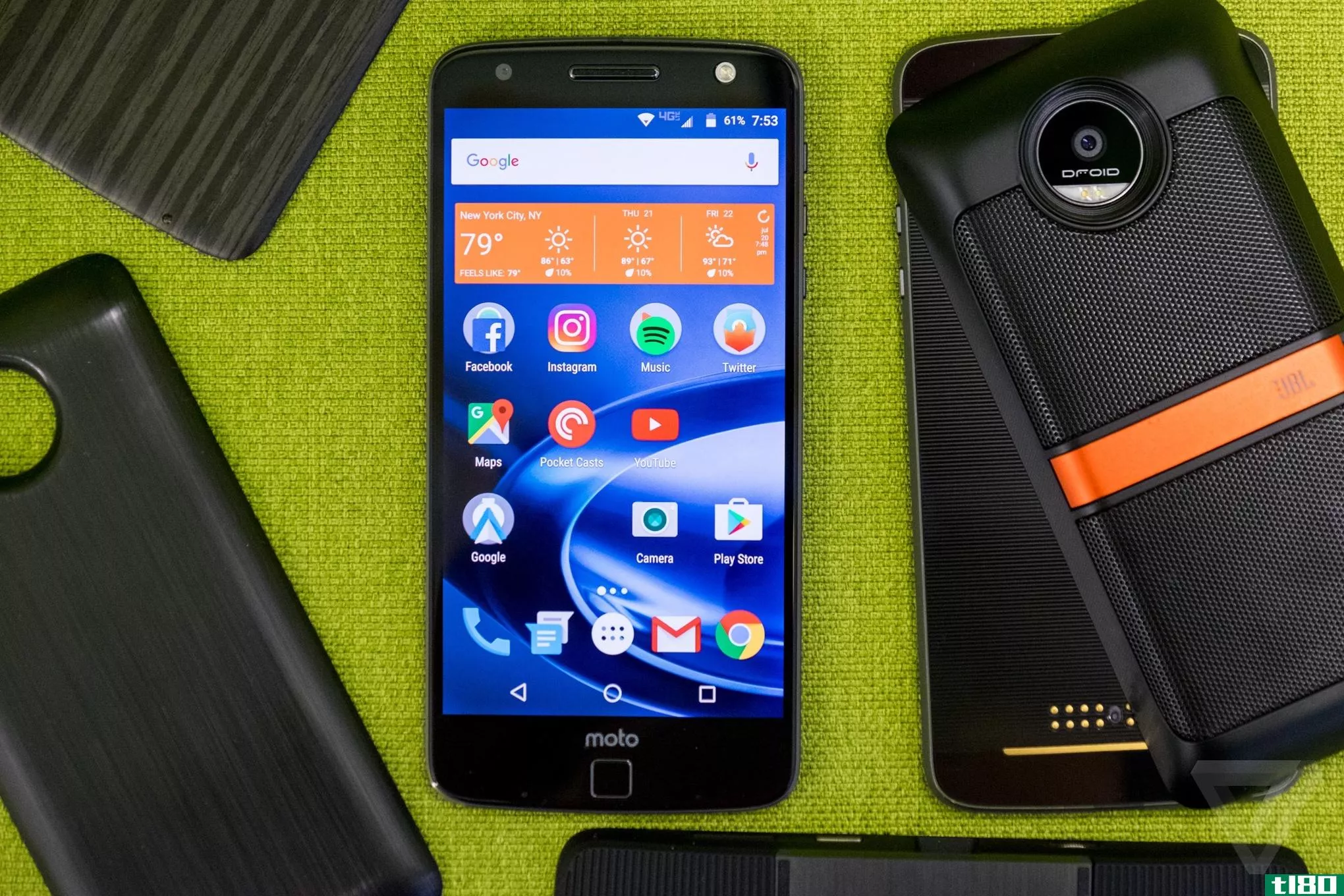 泄密显示下一款MotoZ智能手机可能会有双镜头摄像头