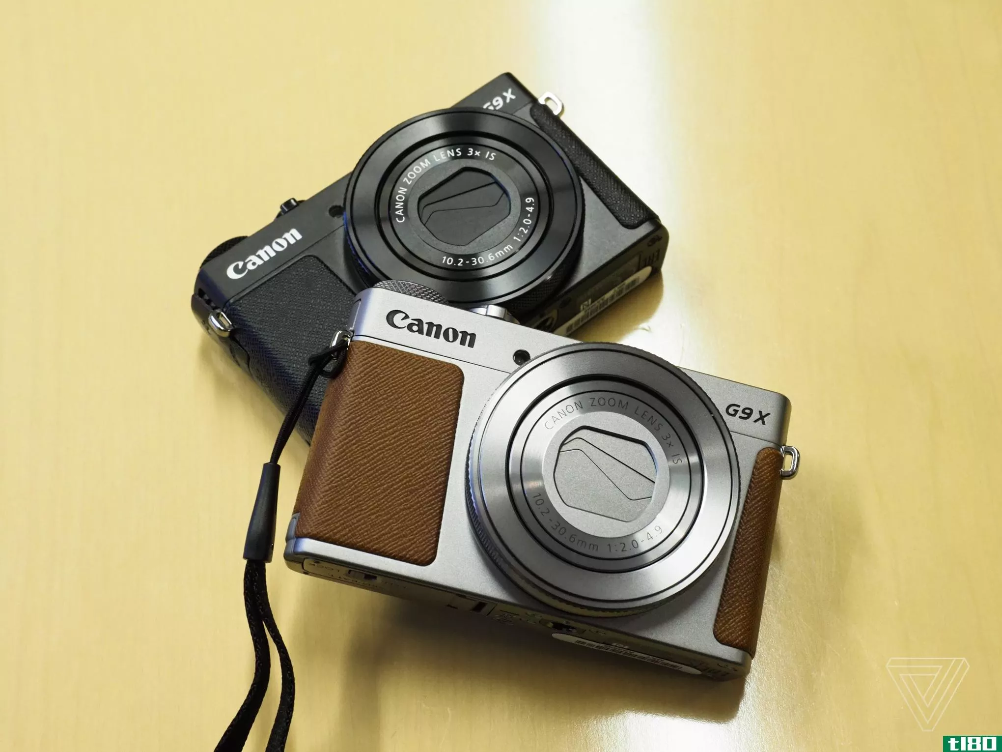 佳能的g9x马克二是另一个无聊的更新，以一个不匹配的相机阵容