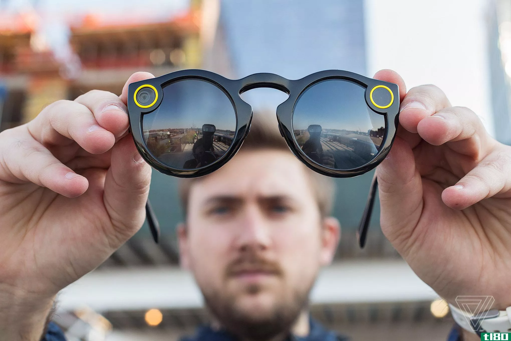 snap正计划推出一款“显著”更大的眼镜