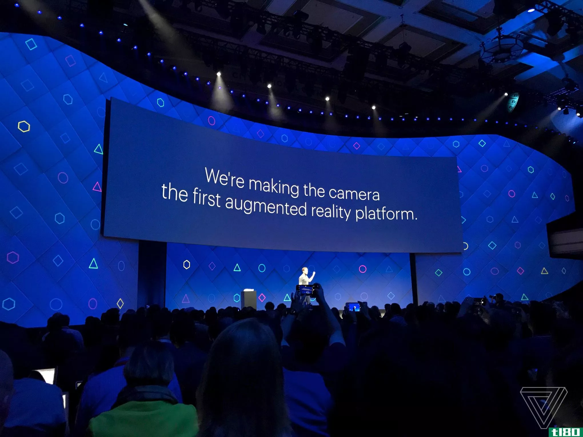 facebook为开发者推出了一个摄像头平台，以推动增强现实技术的发展
