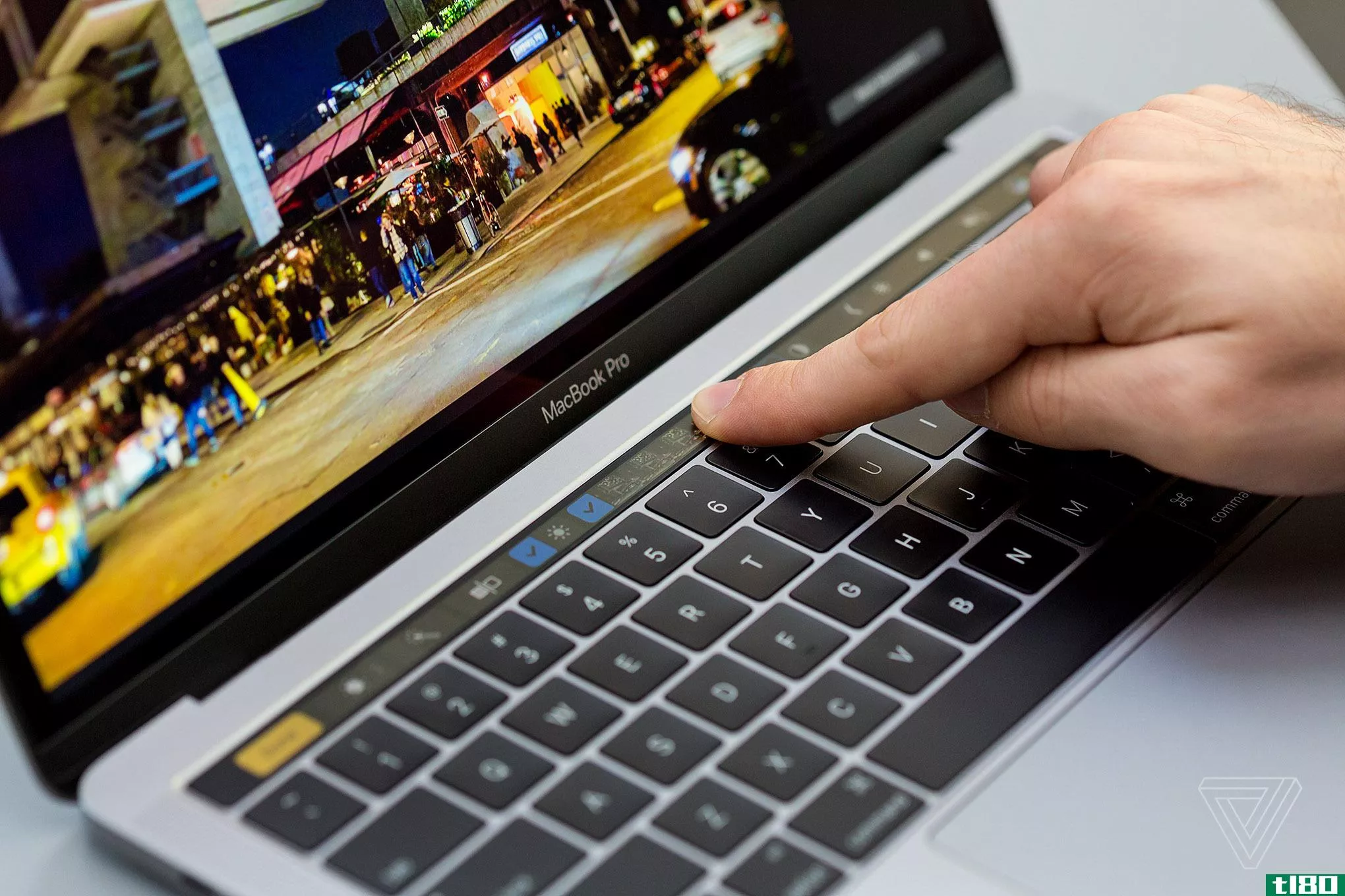 苹果称一个错误导致了《消费者报告》MacBookPro的电池寿命问题