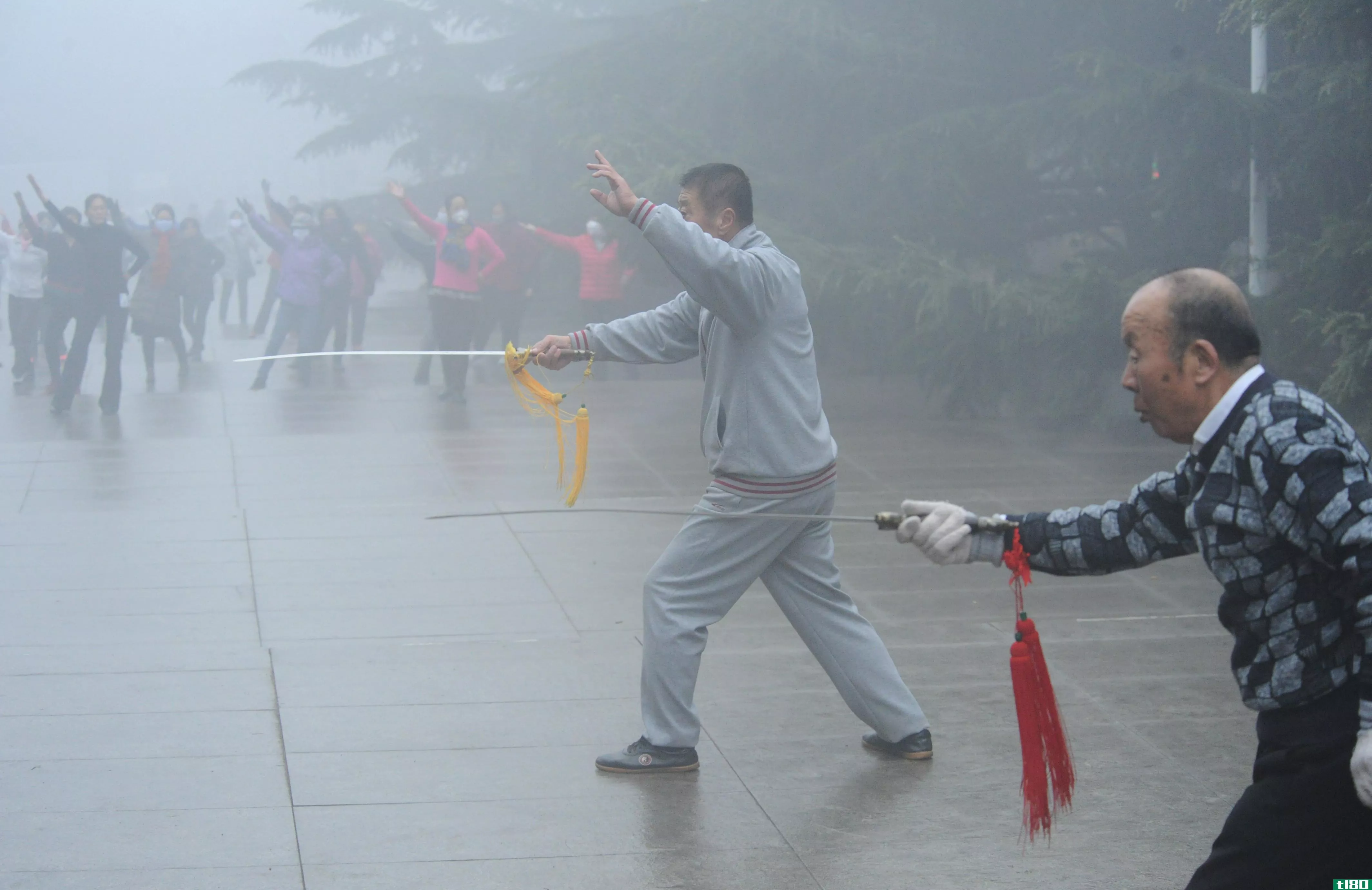 烟雾红色警报后，中国关闭学校和停飞飞机