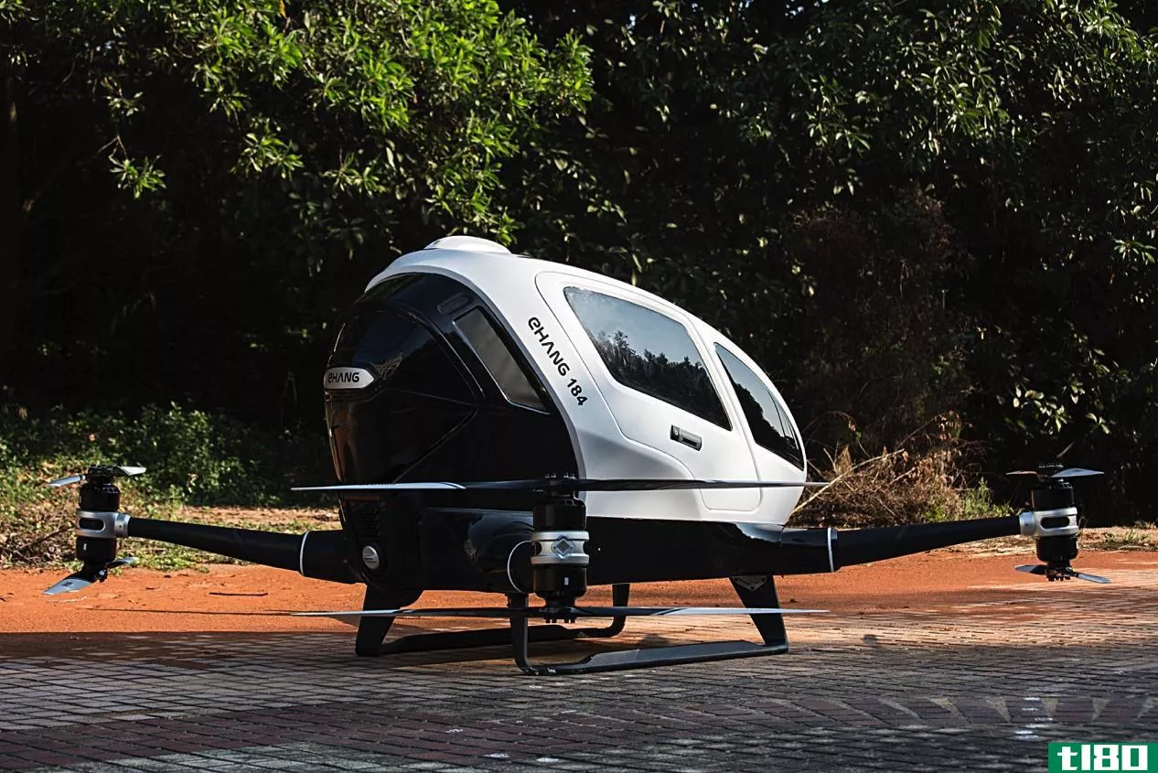 迪拜最新的技术装备是搭载乘客的自动四轮直升机