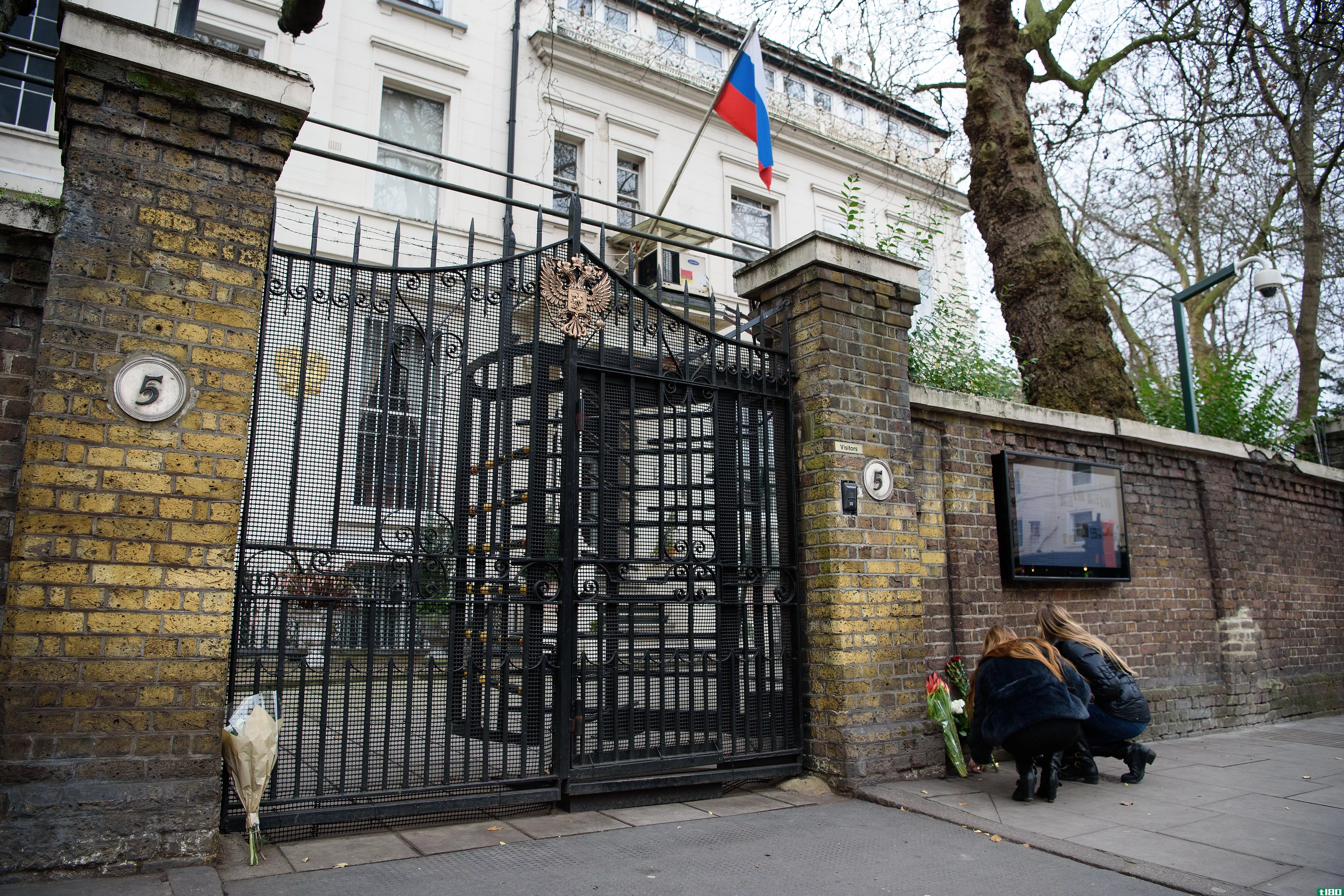 俄罗斯大使馆用佩佩漫画大肆渲染英国首相