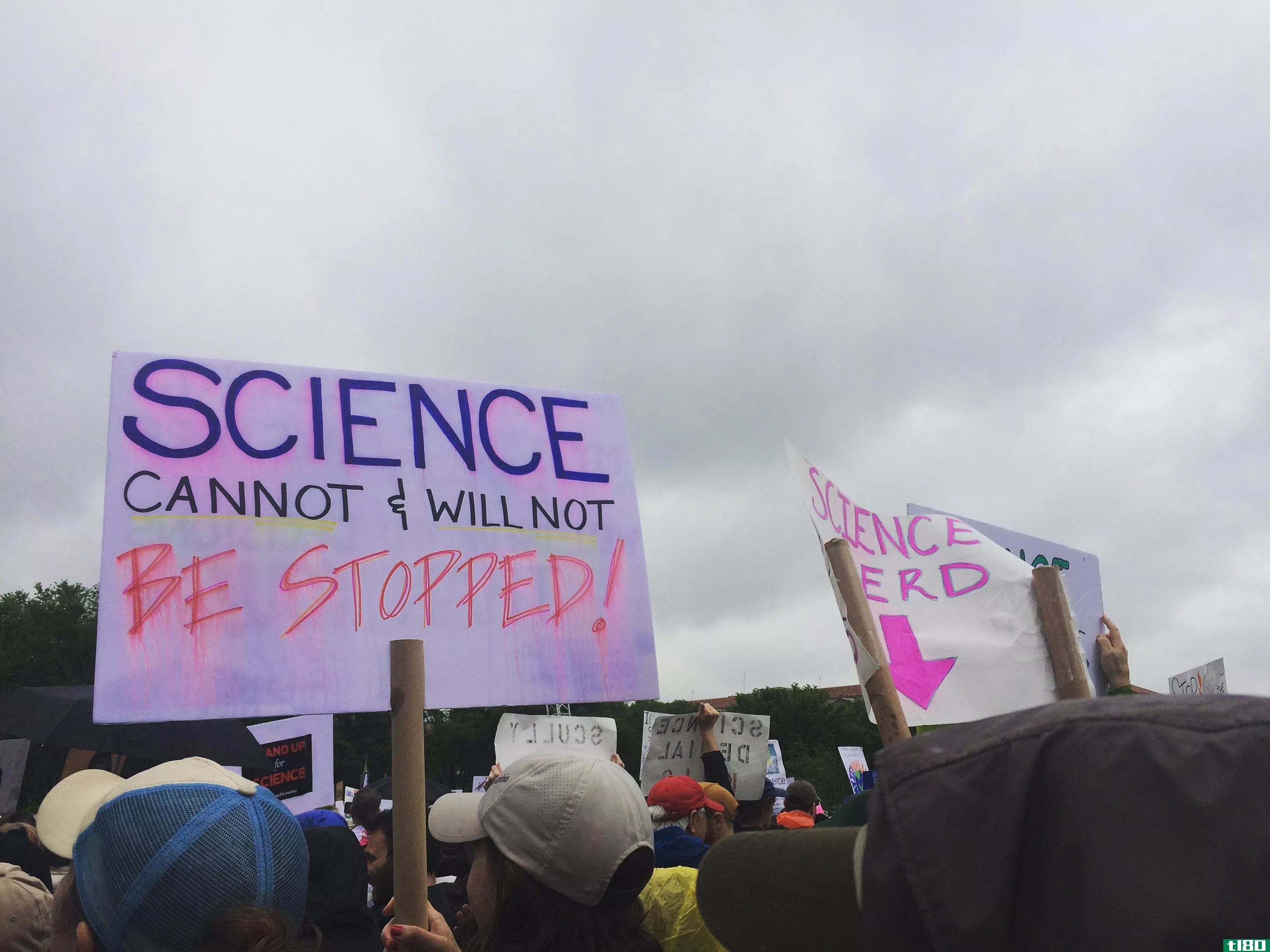 在华盛顿，科学家和他们的支持者支持实际情况