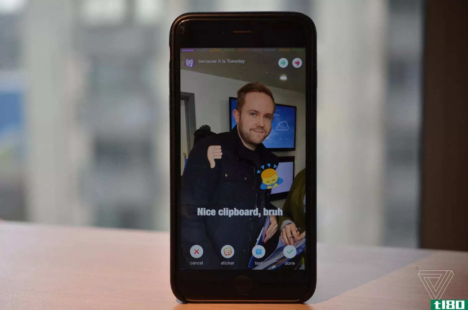 微软新推出的iphone摄像头应用为snapchat一代提供了一些奇怪的技巧