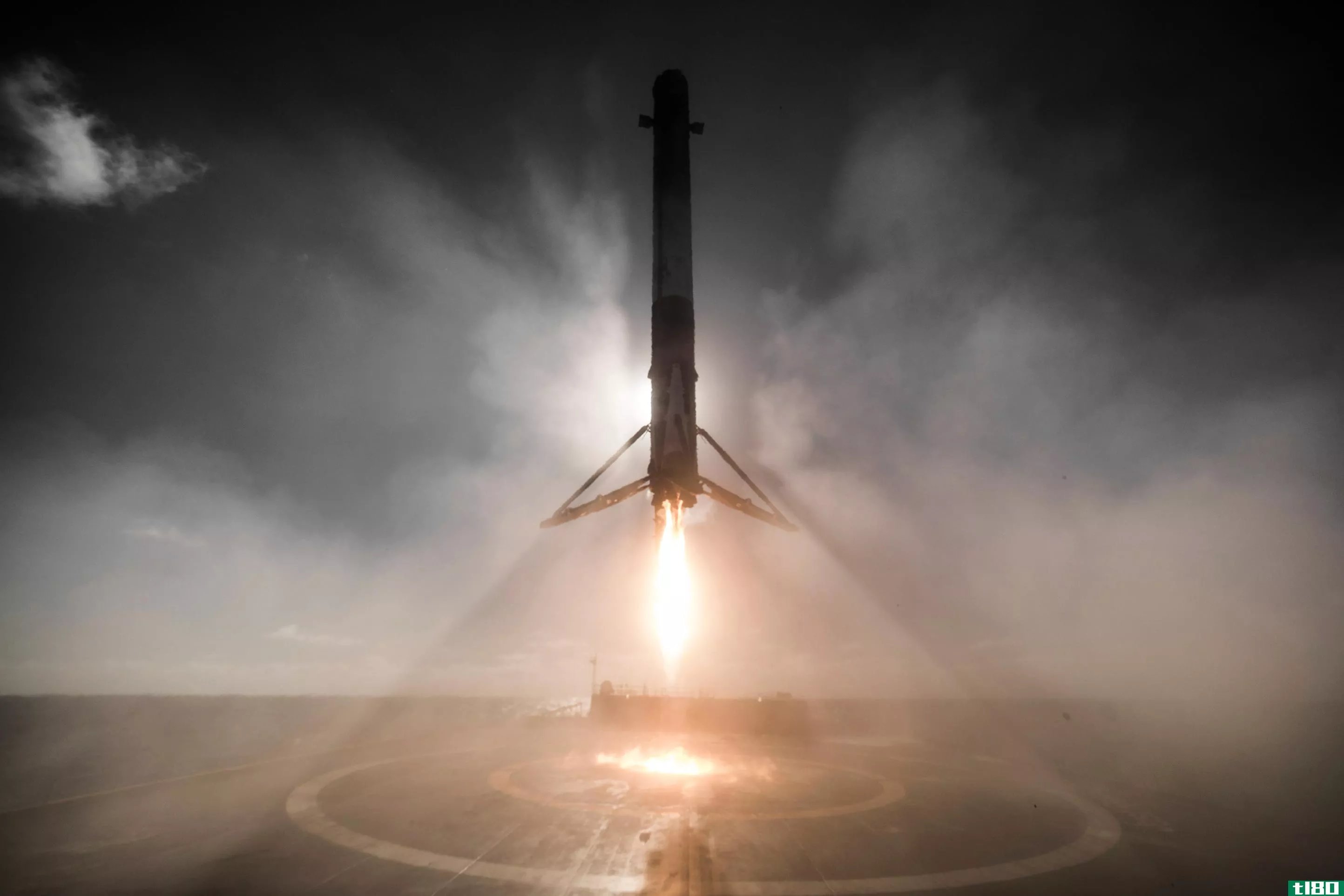 spacex拍摄了一张本周末火箭着陆的戏剧性照片