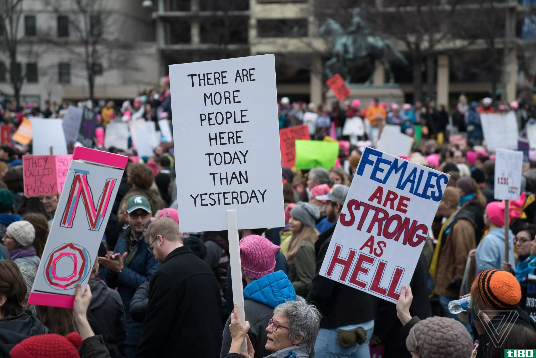 妇女游行证明，21世纪的抗议仍然是关于身体，而不是推特