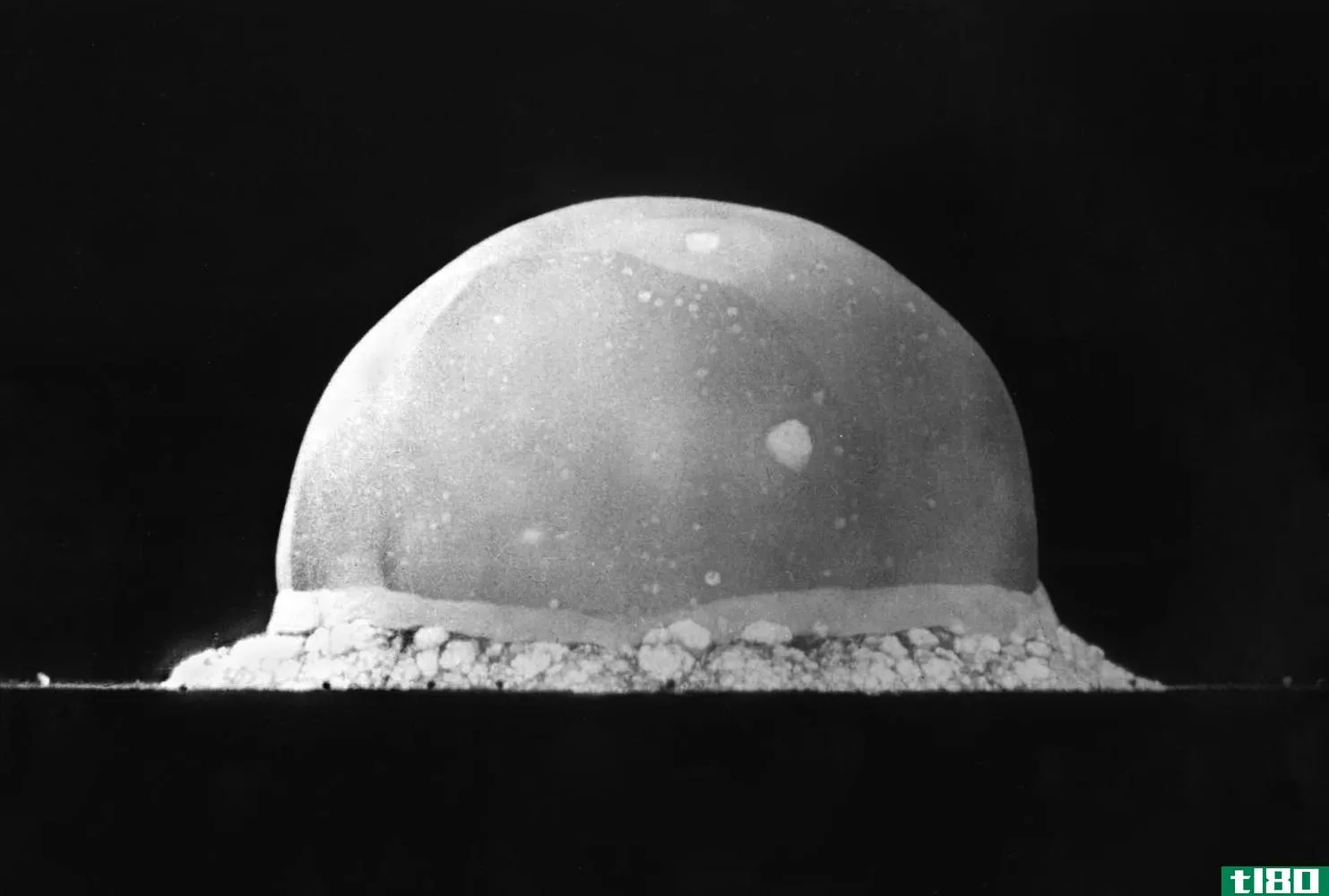 第一次核弹试验如何帮助科学家了解月球的形成