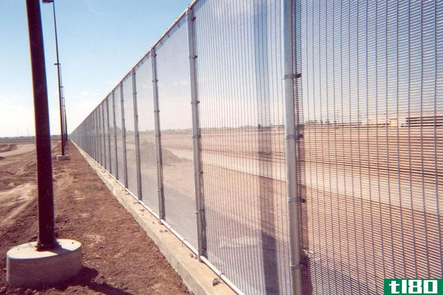 特朗普边界墙的提议包括围栏、灯塔和核废料