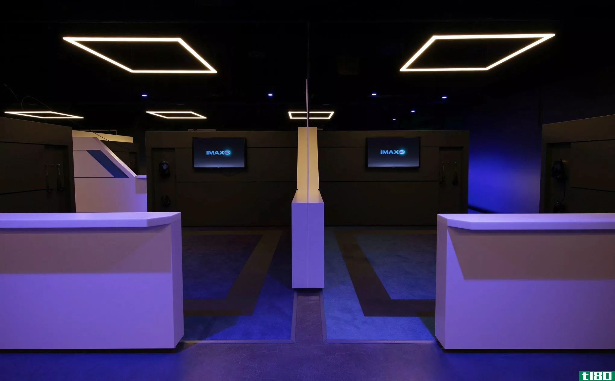 imax的第一个虚拟现实拱廊就在这里，它很漂亮