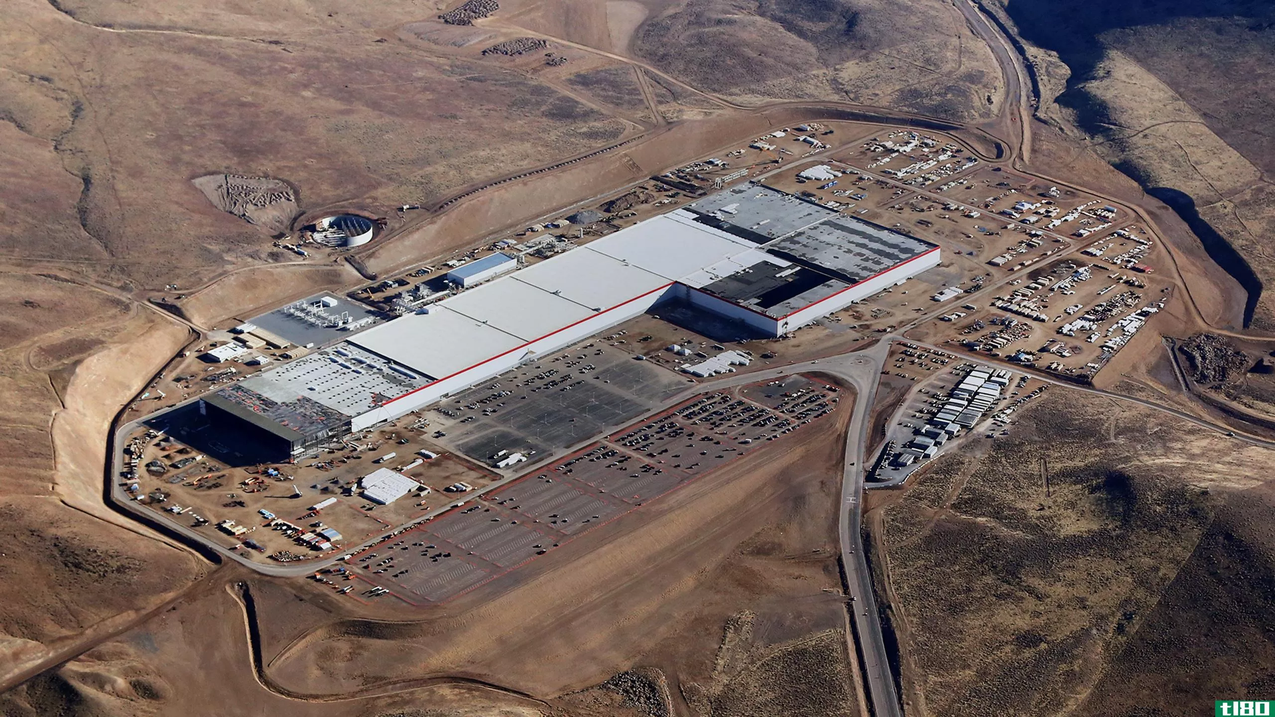 目前，特斯拉的千兆工厂正在生产电池