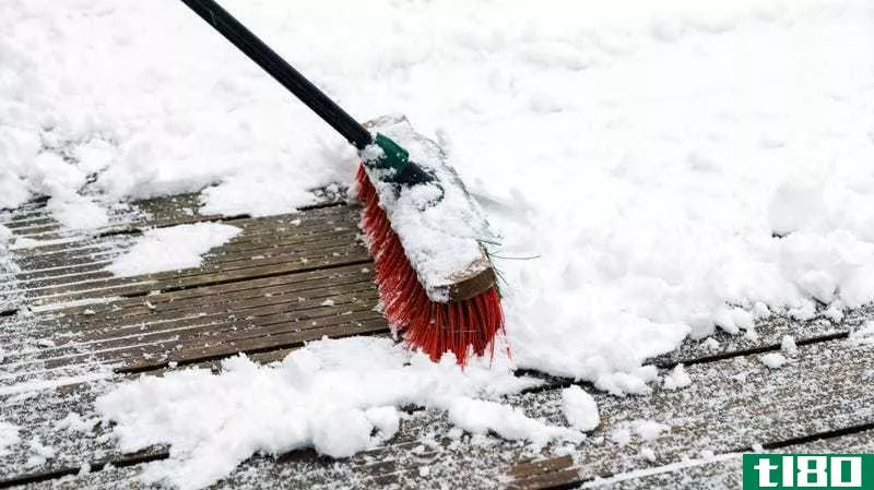 Illustration for article titled Use a Push Broom for Light Snow Instead of a Shovel