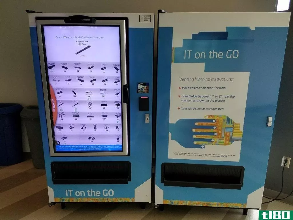 英特尔的研发中心有一台触摸屏自动售货机，可以分发电脑部件