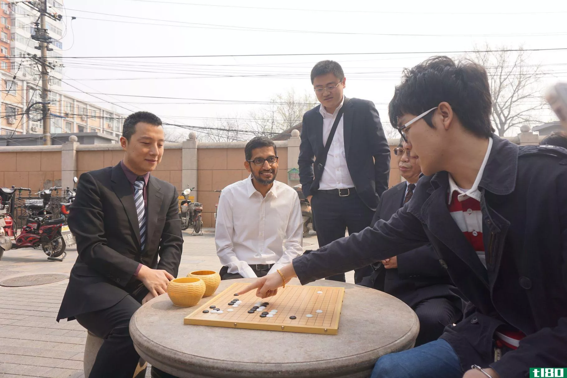 谷歌的alphago人工智能即将与世界上最好的围棋选手对决