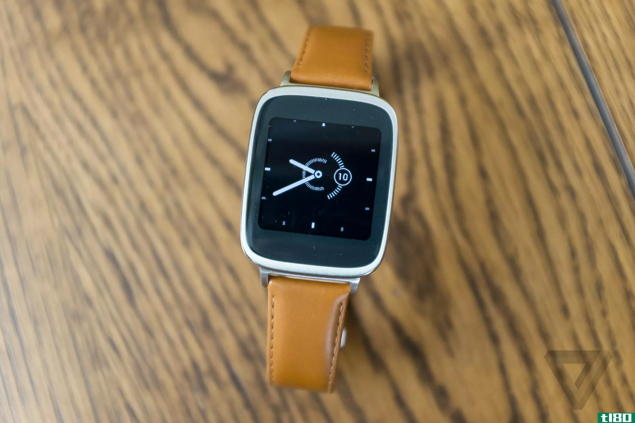 据报道，华硕杀掉了旗下的zenwatch系列安卓wear手表