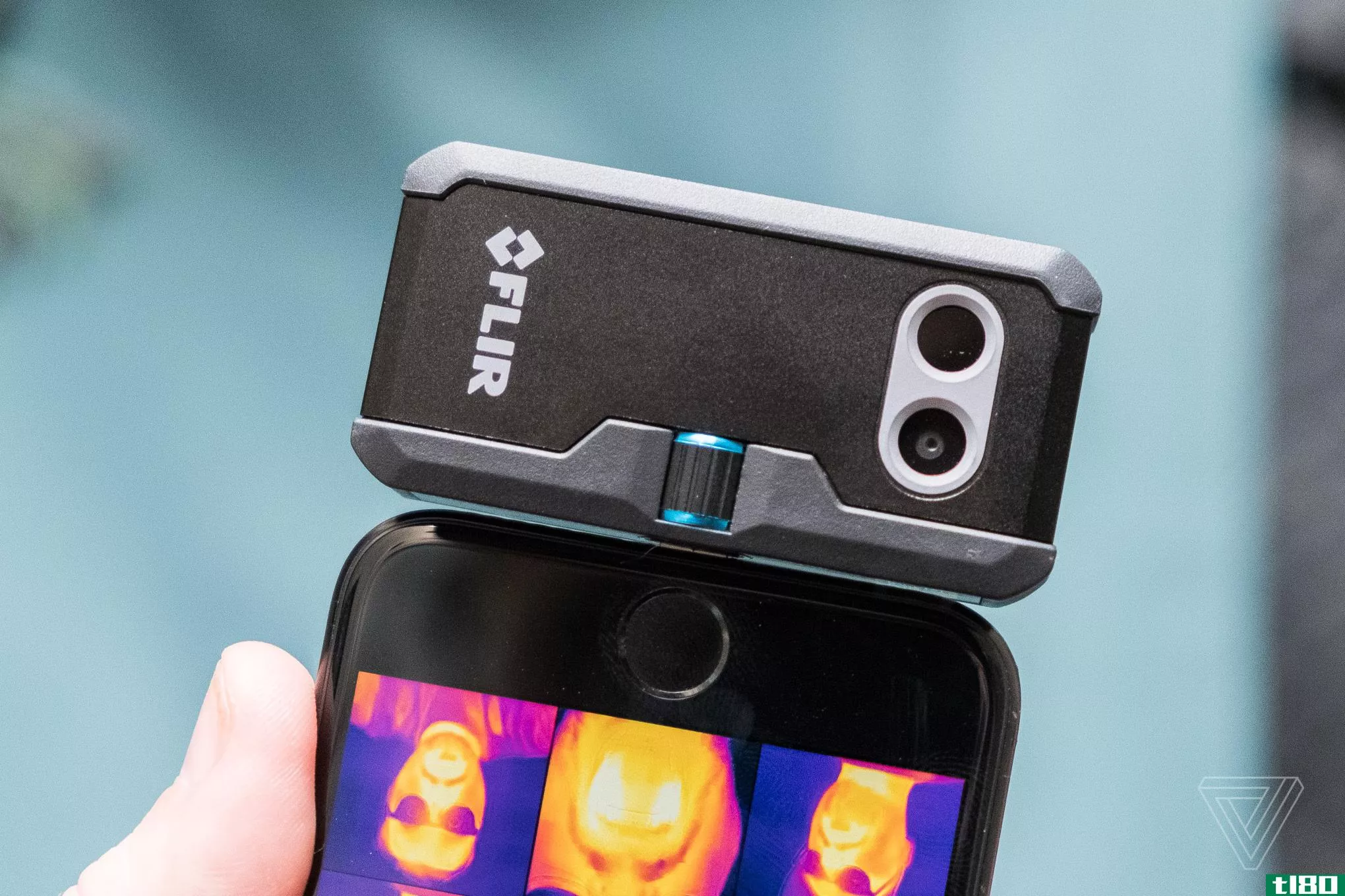 flir的新型智能手机热敏相机将细节提高了一倍