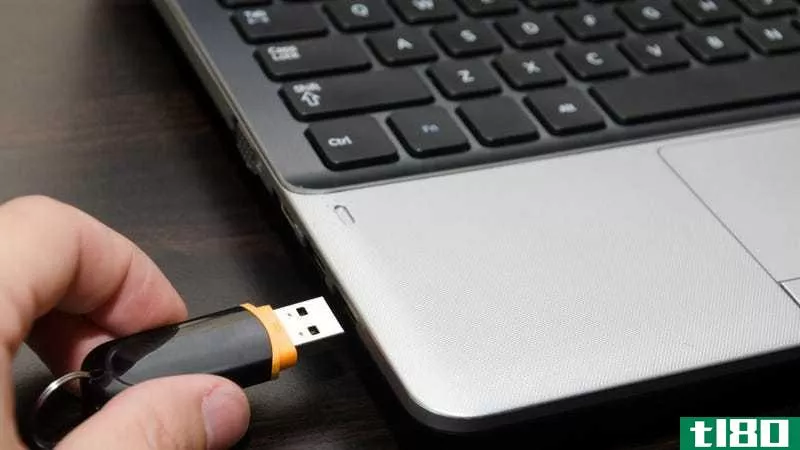 Illustration for article titled How to Boot From a USB Drive or CD on Any Computer
