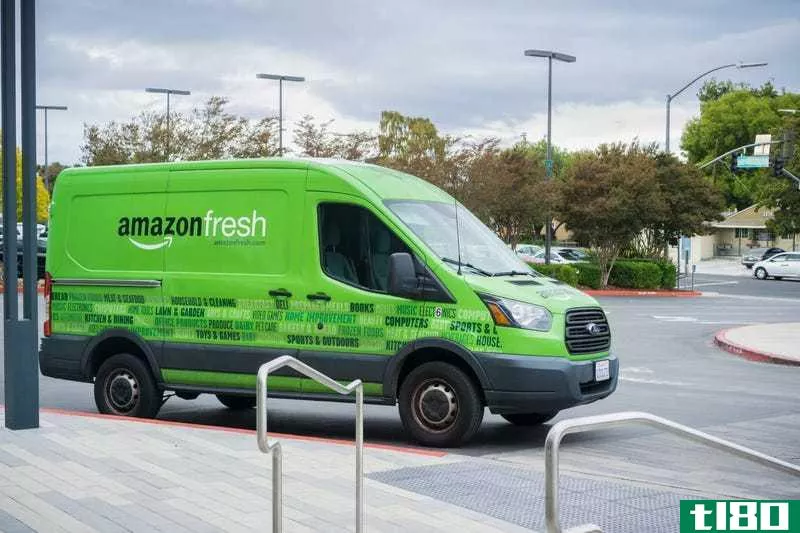 Illustration for article titled Amazon Fresh Is Now Free for Prime Members, But Should You Use It?