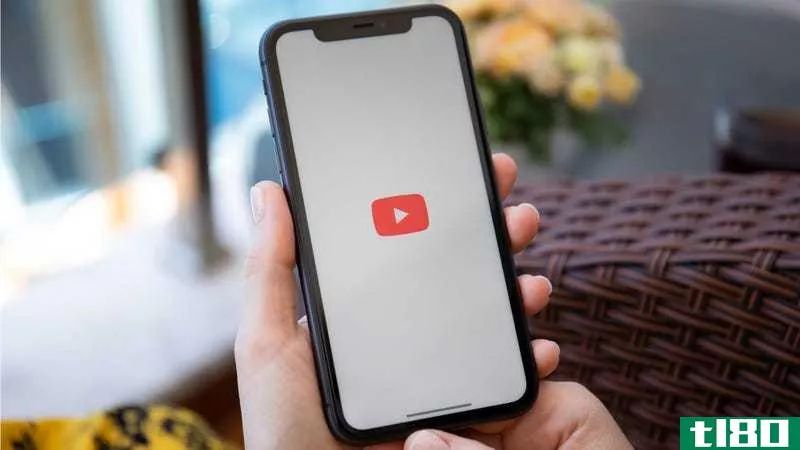 Illustration for article titled How to Get Around YouTube&#39;s Block of Picture-in-Picture Mode in iOS 14