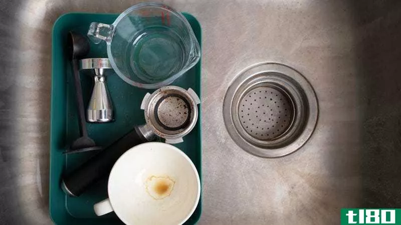 怎么清洗你的咖啡机，因为里面可能很恶心