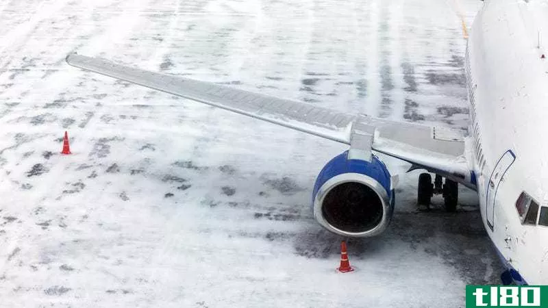 通过免费更改航班，避免本周末冬季风暴造成的航班延误