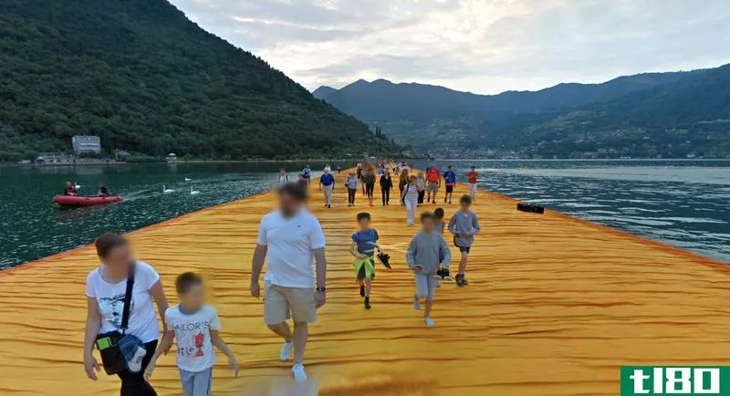 Christo and Jeanne-Claude’s “The Floating Piers”