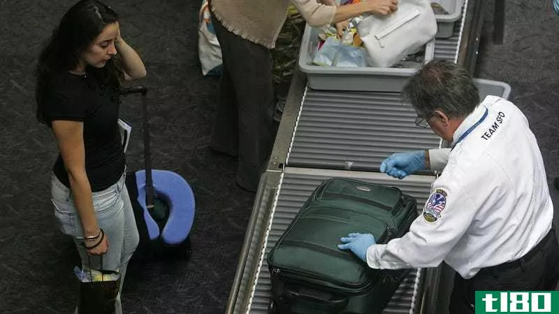 如何通过机场安检拿到一瓶水