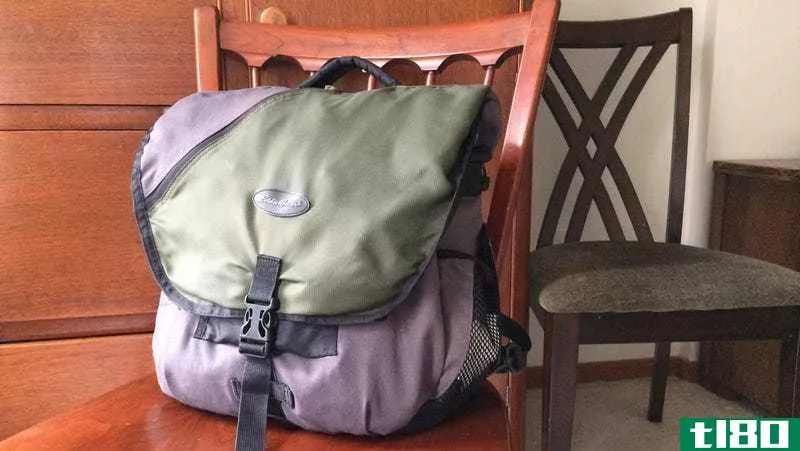 如何把你的整个假期打包成一个“私人物品”大小的袋子
