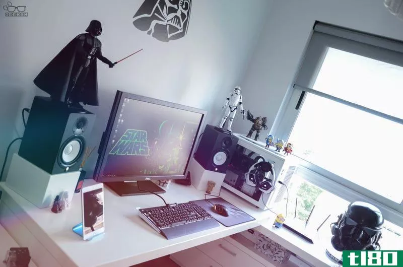 Illustration for article titled The All Star Wars Workspace