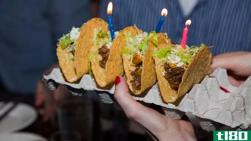 Illustration for article titled Use an Egg Carton or a Muffin Tin as a Taco Holder
