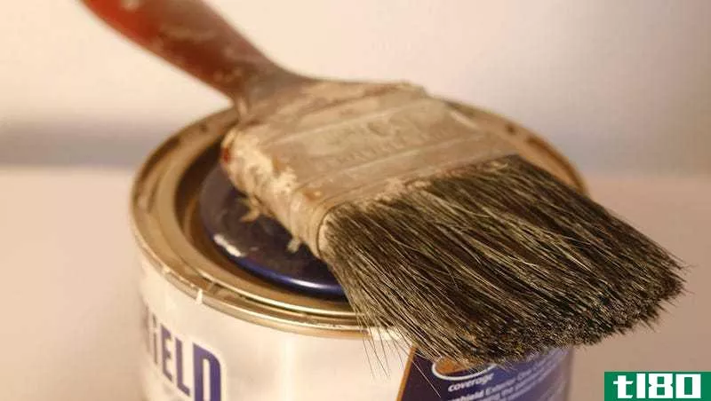 Illustration for article titled Clean Dirty Paintbrushes In a Snap with a Fork