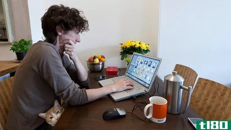 Illustration for article titled Top 10 Ways to Be More Productive When Working from Home