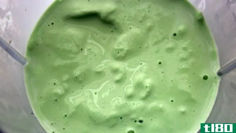 Illustration for article titled Make Cheap and Easy Shamrock Shakes at Home with Mint Extract
