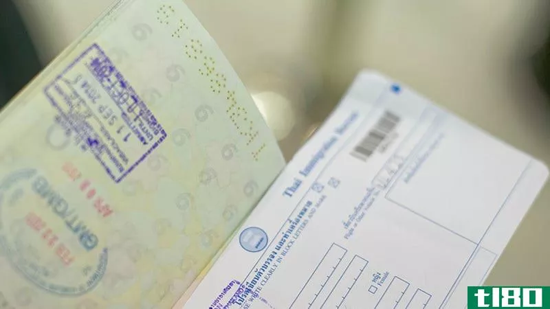 在预订前检查您的目的地是否需要空白护照页