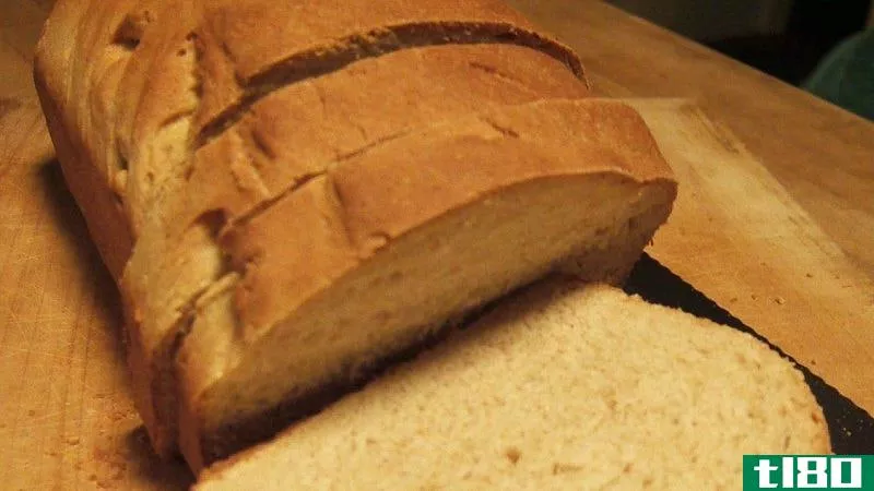 烤出美味的自制三明治面包的关键是完美揉捏的面团