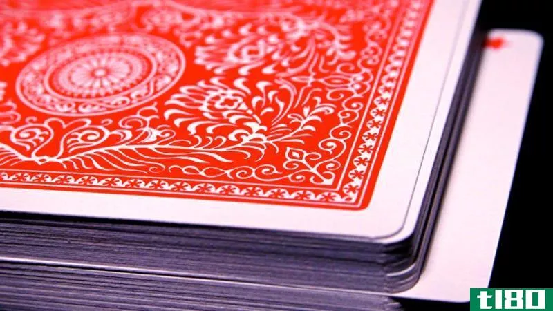 Illustration for article titled Clean Sticky Playing Cards with Cornstarch