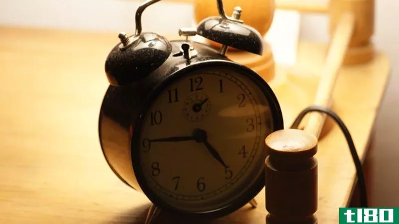 改用传统闹钟，避免浪费早上的时间