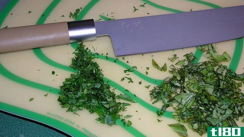 Illustration for article titled Keep Herbs From Sticking to Your Knife with Cooking Spray