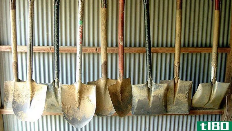 Illustration for article titled Choose the Right Shovel for Any Job (and Do Less Work)