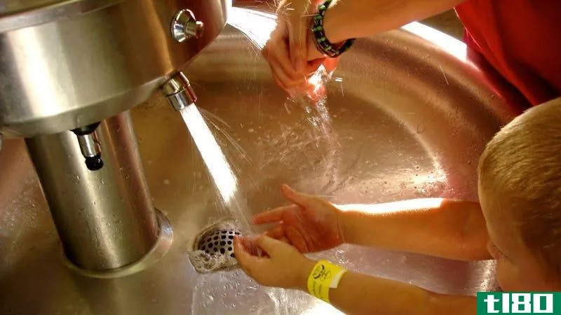 冷水和普通肥皂和热水一样能杀灭细菌