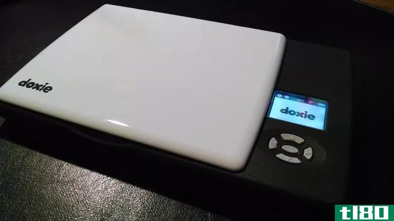 doxie flip是一款微型扫描仪，用于扫描照片、笔记、收据等