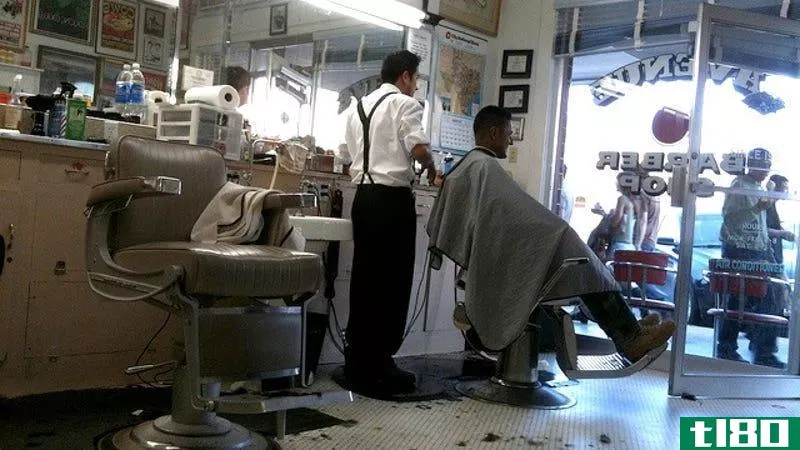 总是用理发店的行话剪出最好的发型