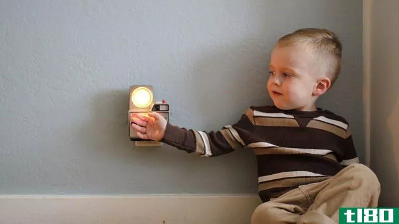 用定时器和夜灯防止孩子早起