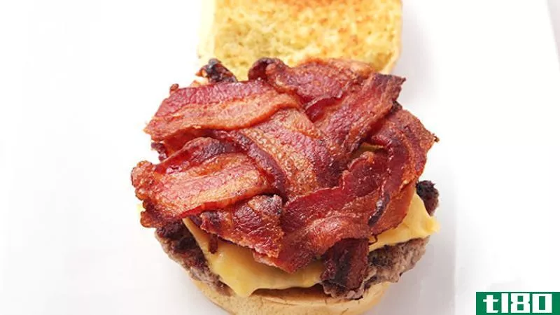 Illustration for article titled Make the Most Bacon-y Burger with the Bacon Weave and Other Tricks