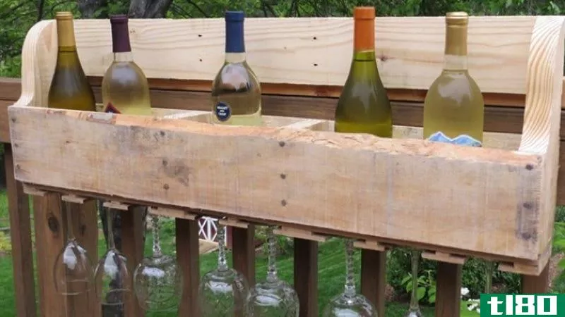 Illustration for article titled Show Off Your Wine Collection with a Pallet