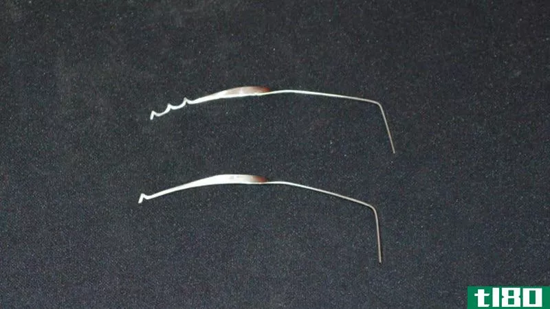 Illustration for article titled Turn a Bra Underwire Into a Lock Pick