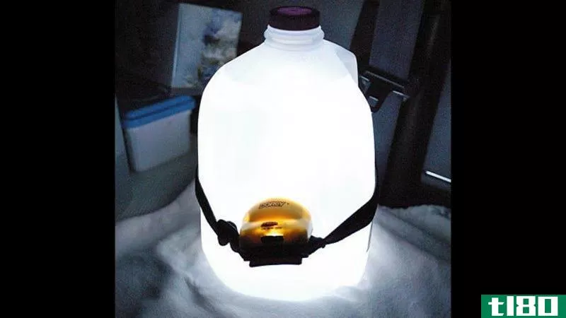 用牛奶罐做一盏环境灯
