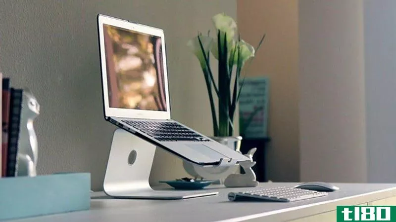 Illustration for article titled The MacBook Air Workstation