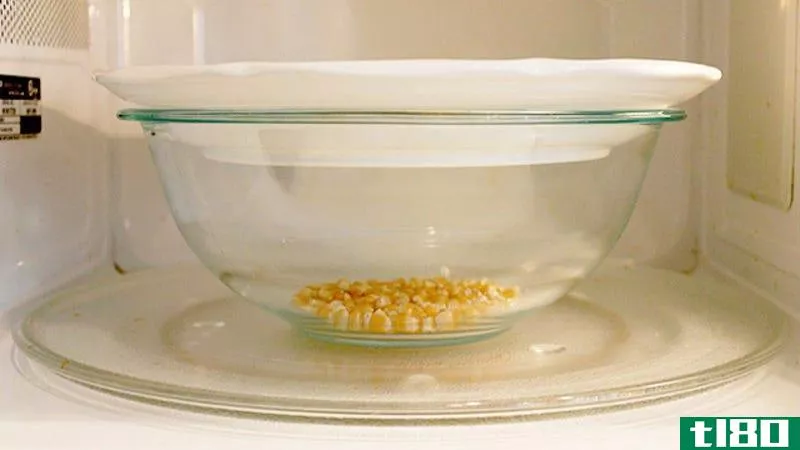 Illustration for article titled Microwave Popcorn in a Bowl and Plate to Reduce Unpopped Kernels